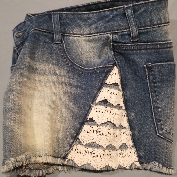 New Size 3 Shorts - Picture 2 of 4